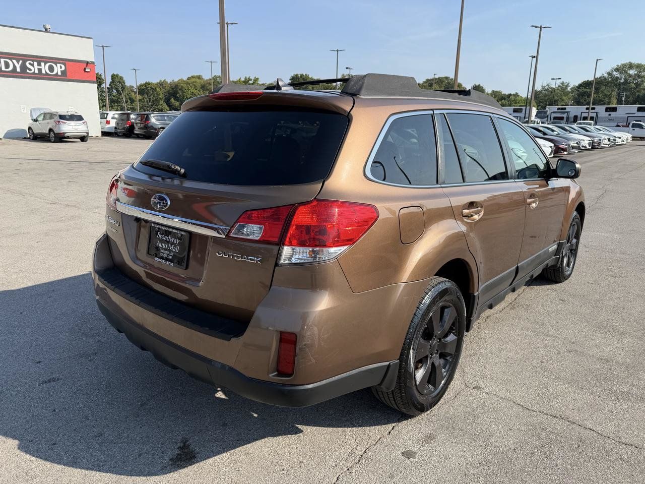 Used 2011 Subaru Outback 2.5i Limited w/ PWR Moonroof Pkg AWD/4WD image 3