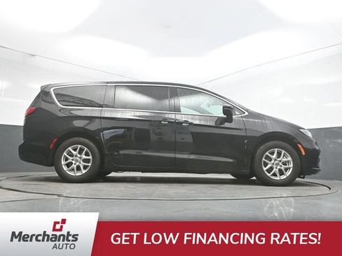 Used 2025 Chrysler Pacifica Select FWD image 51