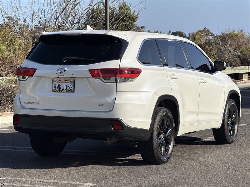 Used 2018 Toyota Highlander Plus FWD image 5