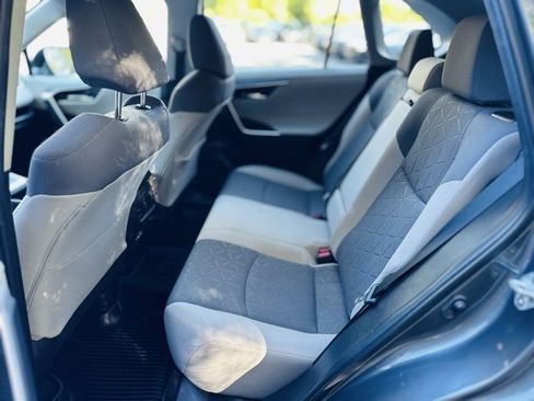 Used 2022 Toyota RAV4 XLE image 21