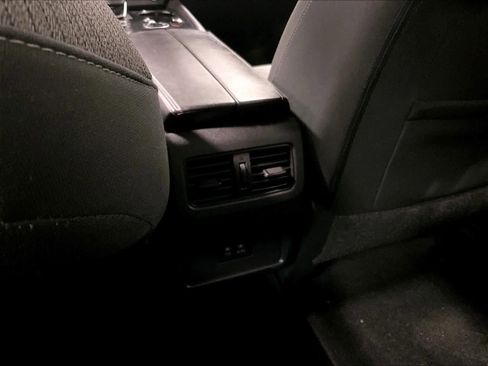 Certified 2022 Nissan Rogue SV image 27