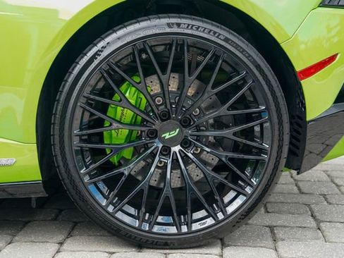 Used 2021 Lamborghini Huracan EVO RWD image 17