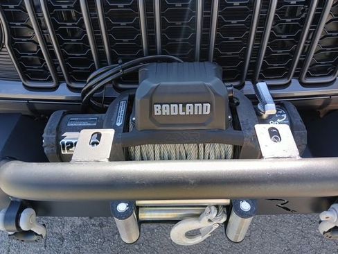 Used 2025 Jeep Gladiator Sport image 17