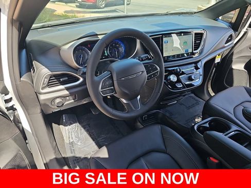 New 2027 Chrysler Pacifica Select FWD image 17