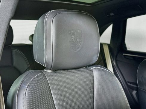 Certified 2024 Porsche Macan AWD/4WD image 23
