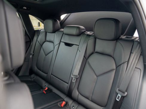 New 2026 Porsche Macan image 25