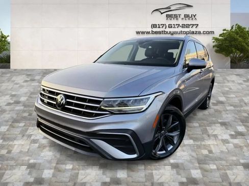 Used 2022 Volkswagen Tiguan SE FWD image 3