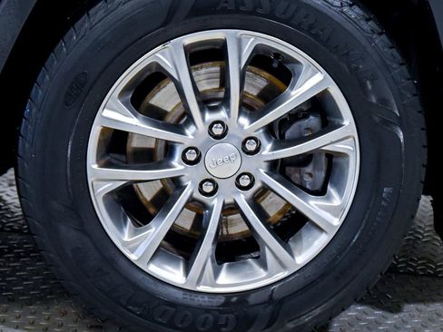 Used 2019 Jeep Cherokee Latitude Plus w/ Cold Weather Group FWD image 15