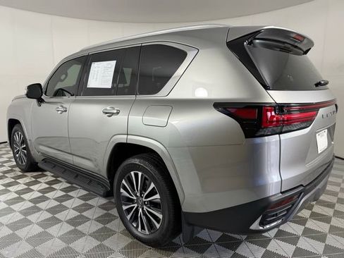 Used 2024 Lexus LX 600 4WD w/ Premium Package image 7