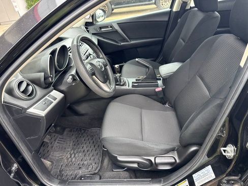 Used 2013 MAZDA MAZDA3 i Touring FWD image 2