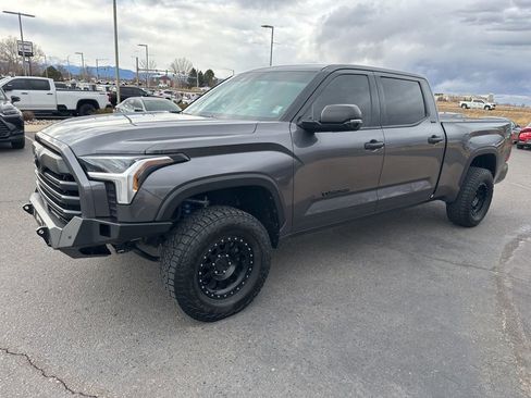 Used 2022 Toyota Tundra SR5 w/ SR5 Convenience Package image 31