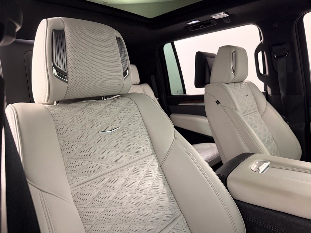 Used 2025 Cadillac Escalade ESV Sport Platinum w/ LPO, ONYX Package AWD/4WD image 15