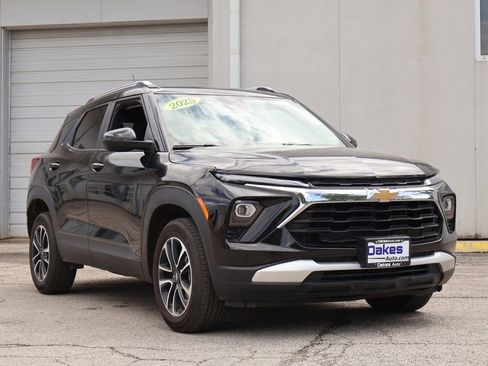 Used 2025 Chevrolet TrailBlazer LT AWD/4WD image 1