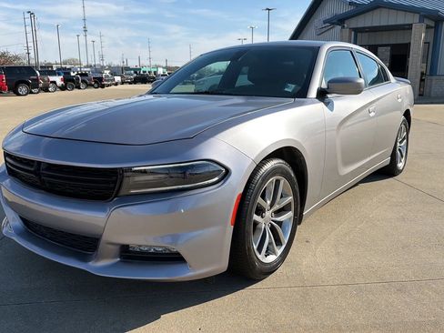 Used 2015 Dodge Charger SXT w/ Plus Group image 3