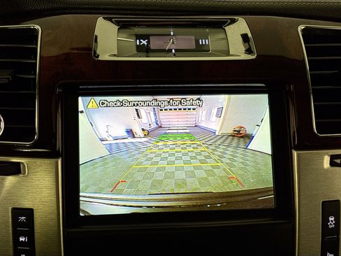 Used 2014 Cadillac Escalade Platinum image 27