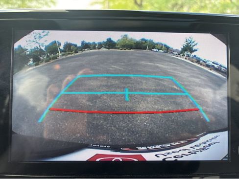 Used 2024 Toyota Sienna XLE image 32