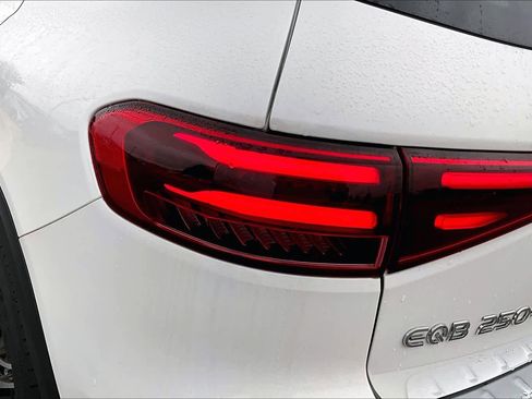 Certified 2024 Mercedes-Benz EQB 250+ image 27