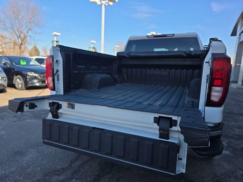 Used 2023 GMC Sierra 1500 SLE image 18