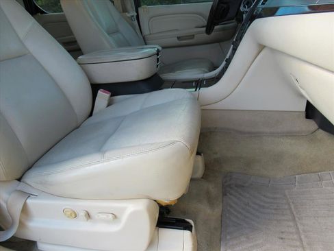 Used 2008 Cadillac Escalade EXT image 12