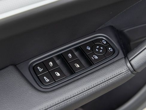 Certified 2025 Porsche Cayenne AWD/4WD image 23