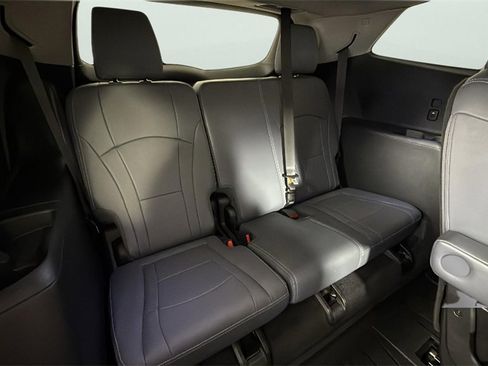 Used 2021 Buick Enclave Essence w/ Sport Touring Edition image 28