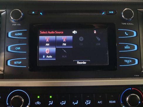 Used 2019 Toyota Highlander LE FWD image 25