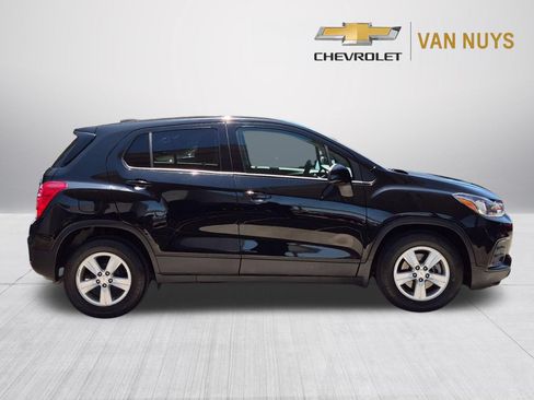 Used 2022 Chevrolet Trax LS w/ Tint and Cruise Package FWD image 4