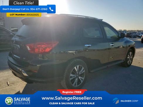 Used 2017 Nissan Pathfinder SV image 4