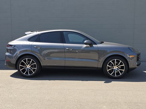 Certified 2025 Porsche Cayenne Coupe image 10