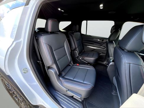 New 2026 Chevrolet Traverse Z71 w/ LPO, Floor Liner Package AWD/4WD image 12