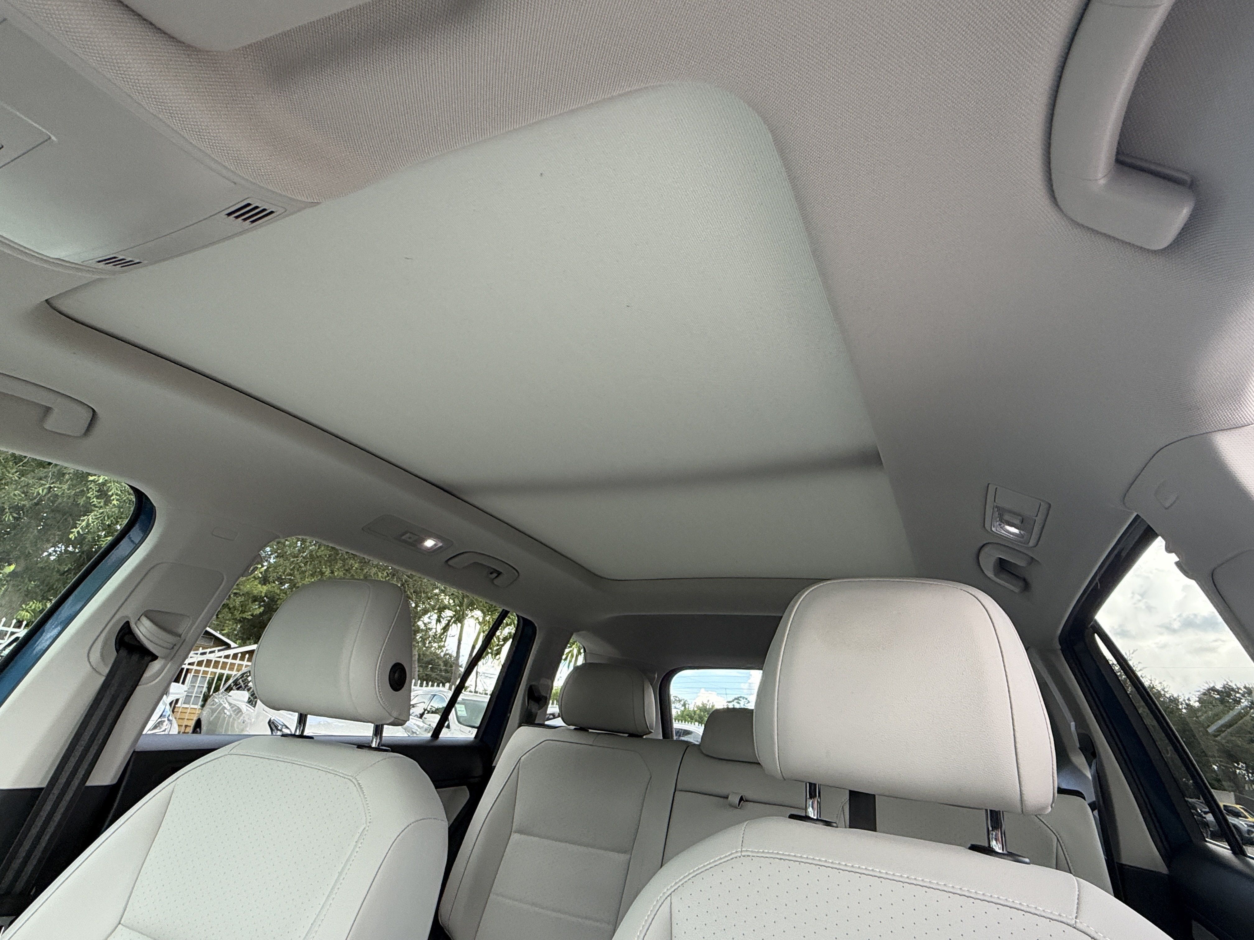 Used 2019 Volkswagen Tiguan SE w/ Panoramic Sunroof Package FWD image 22
