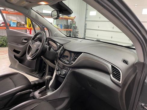 Used 2018 Chevrolet Trax LT w/ LT Convenience Package FWD image 22