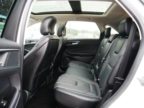 Used 2018 Ford Edge Titanium w/ Equipment Group 301A AWD/4WD image 16
