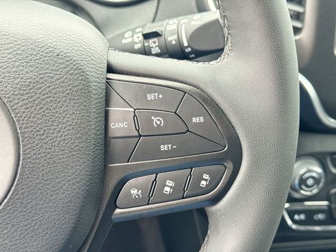 Used 2022 Jeep Cherokee Trailhawk w/ Trailhawk Elite Value Package image 26