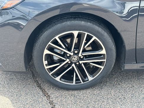 Used 2025 Toyota Camry XLE AWD/4WD image 36