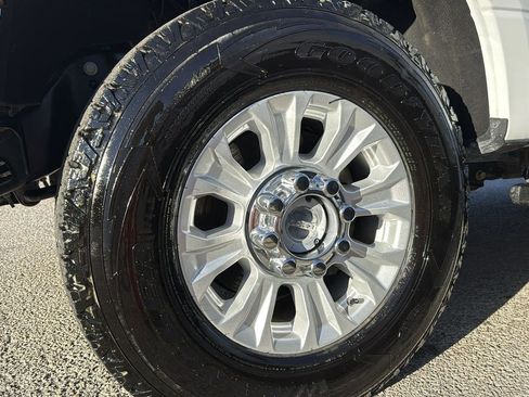 Used 2022 Ford F250 XLT w/ XLT Value Package image 9