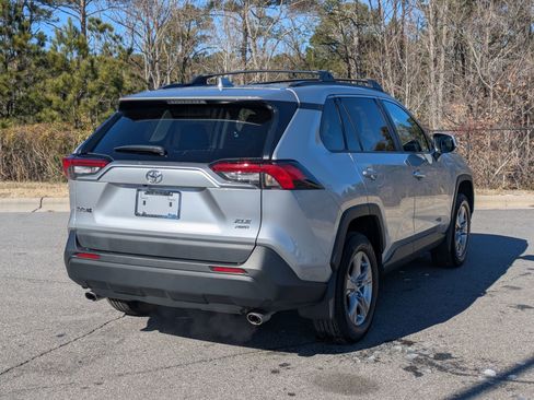 Used 2024 Toyota RAV4 XLE w/ Convenience Package image 5