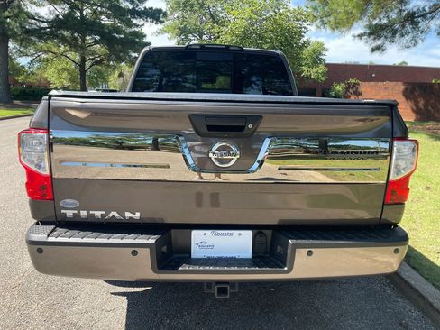 Used 2017 Nissan Titan Platinum Reserve RWD image 4