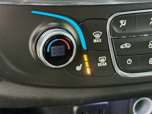 Used 2023 Chevrolet Traverse LT image 9