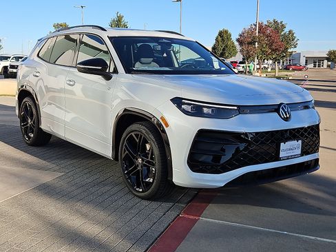 New 2026 Volkswagen Tiguan SE R-Line image 4