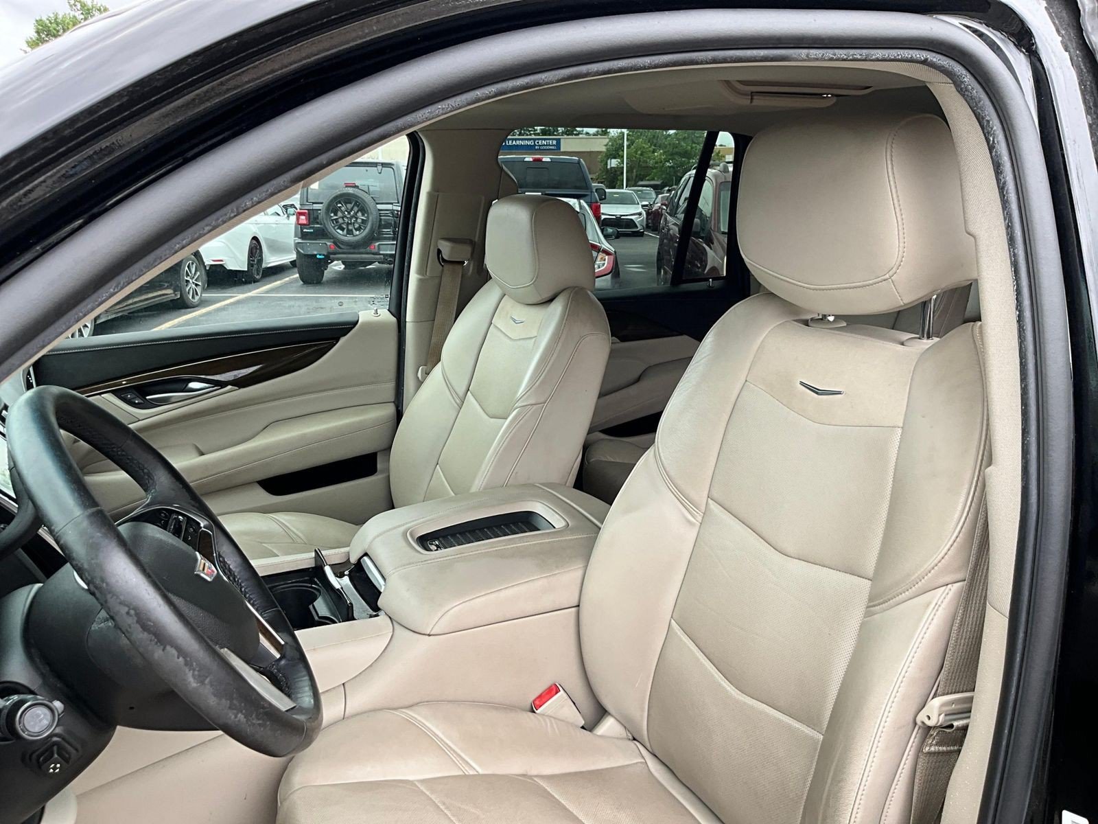Used 2020 Cadillac Escalade Luxury AWD/4WD image 19