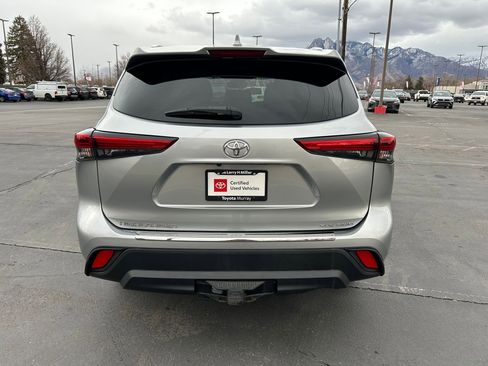 Used 2021 Toyota Highlander XLE image 4