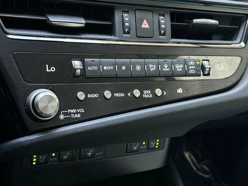 Certified 2025 Lexus ES 300h w/ Premium Package FWD image 29