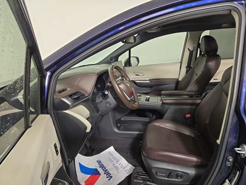 Used 2024 Toyota Sienna Platinum image 13