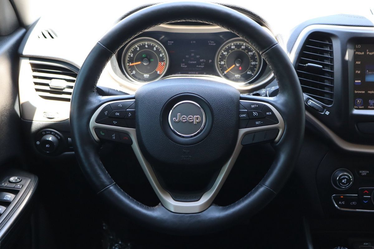 Used 2014 Jeep Cherokee Limited w/ Luxury Group AWD/4WD image 14