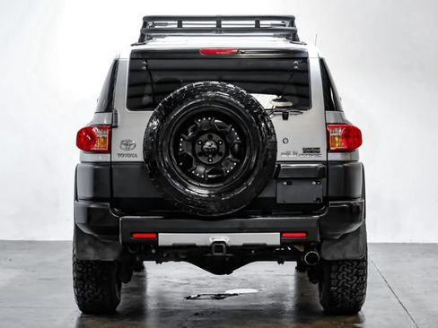 Used 2010 Toyota FJ Cruiser 2WD w/ Convenience Pkg image 11