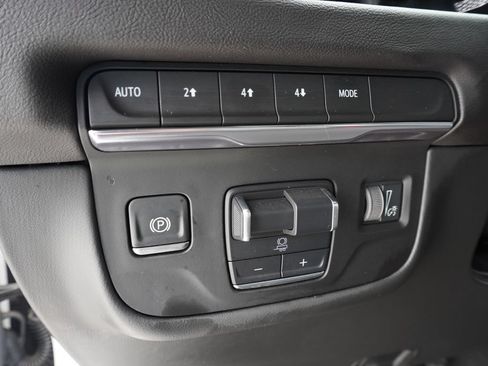 Certified 2025 Cadillac Escalade Premium Luxury AWD/4WD image 19