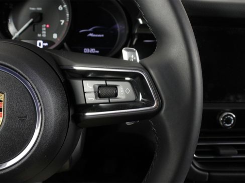 Used 2025 Porsche Macan image 15
