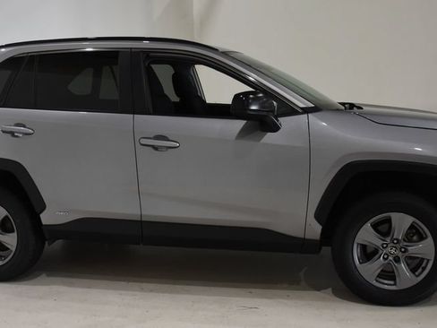 Used 2025 Toyota RAV4 LE AWD/4WD image 3