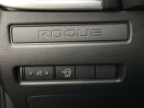 Used 2025 Nissan Rogue S image 26